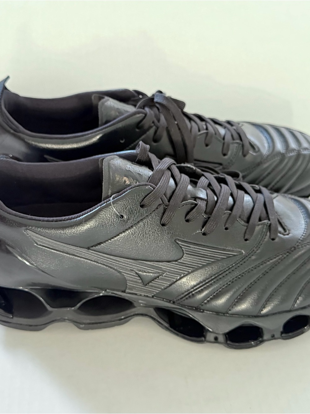 Mizuno Men’s Black Athletic Wave-Style Sneakers Size 11, New
